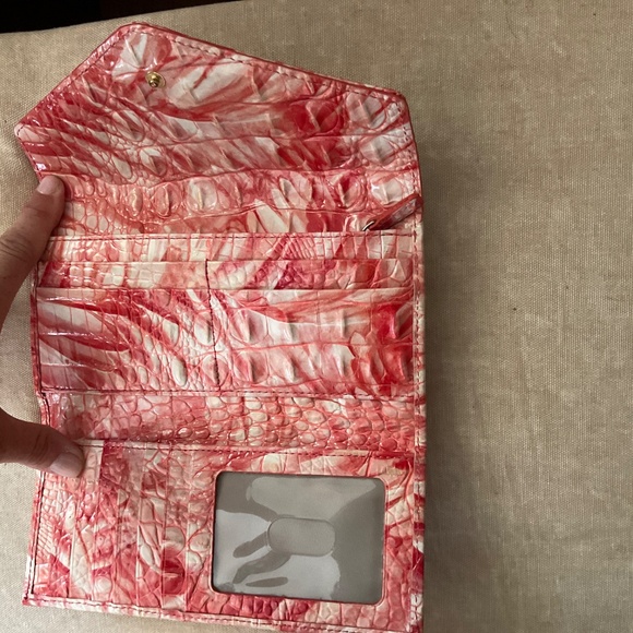 Ladies coral-colored and white leather Brahmin wallet - Picture 2 of 5